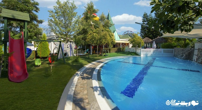 استخر روباز هتل دلفین